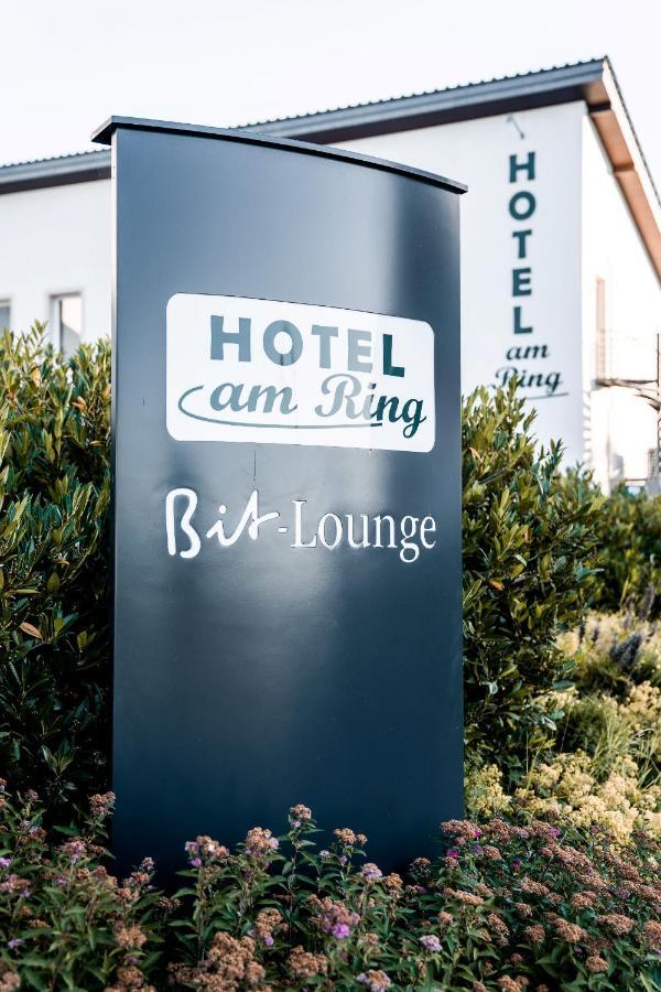 Land-Gut-Hotel Am Ring Meuspath Bagian luar foto